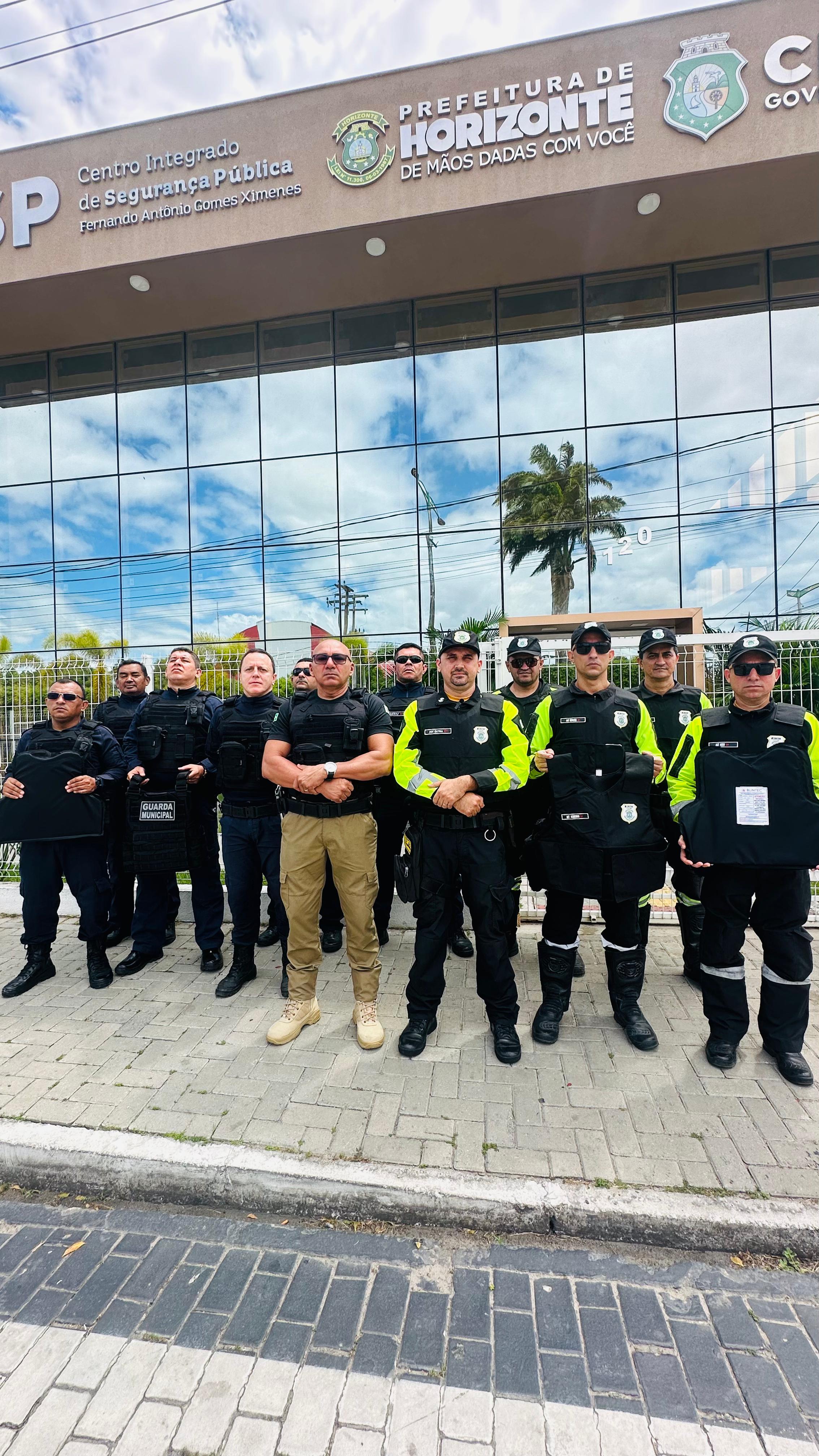 Prefeitura de Horizonte entrega coletes com placas balísticas a Agentes de Trânsito e Guardas Municipais